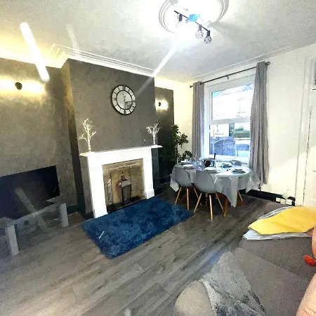Holiday home Ashton House