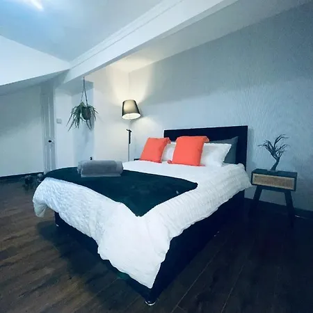 Ashton House *